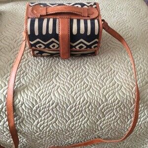 ISLAND IMPORTS Inc Leather & Fabric Crossbody Hard Case Handbag Indonesia NB
